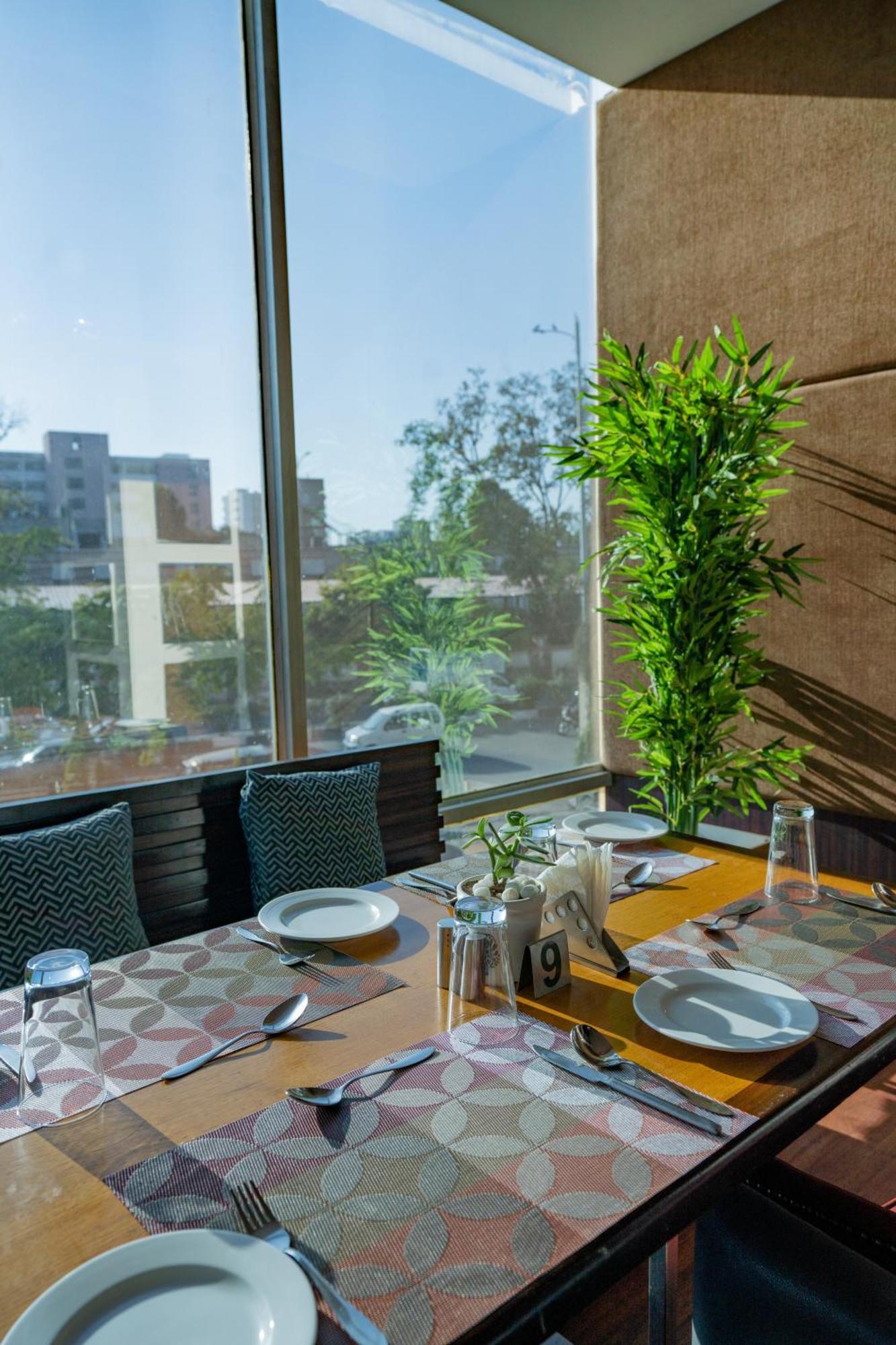 Royal Orchid Central Jaipur, Bani Park Extérieur photo