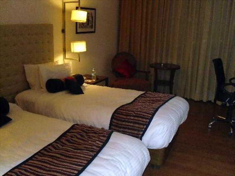Royal Orchid Central Jaipur, Bani Park Extérieur photo