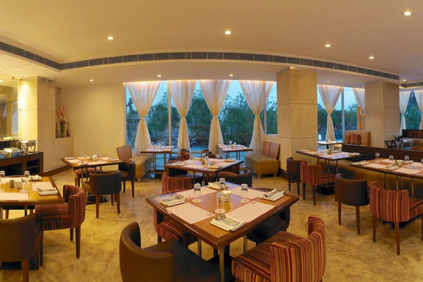 Royal Orchid Central Jaipur, Bani Park Extérieur photo