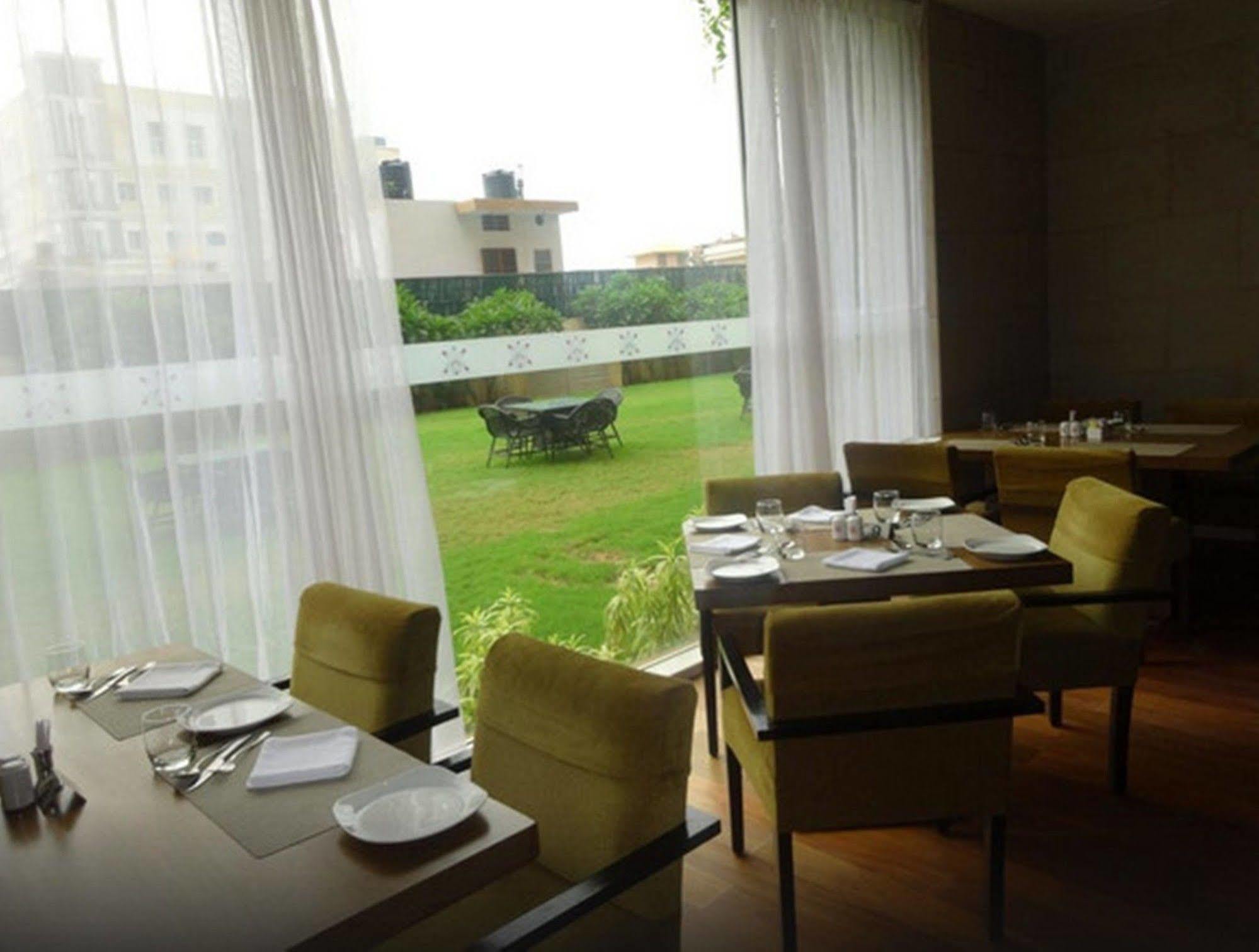 Royal Orchid Central Jaipur, Bani Park Extérieur photo